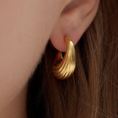 Elegant Gold Wave Hoop Earrings – Timeless Luxury for Every Occasion
