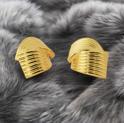 Timeless Gold-Tone Ribbed Knot Earrings – Elegant Vintage Style