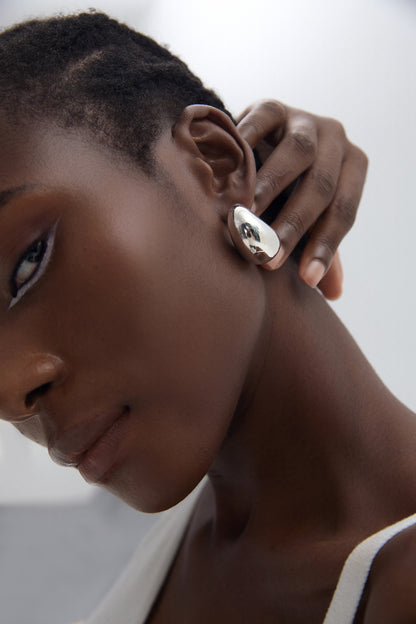 Sculptural Gold Crescent Earrings – Elegant Electroformed S999 Silver Hoops