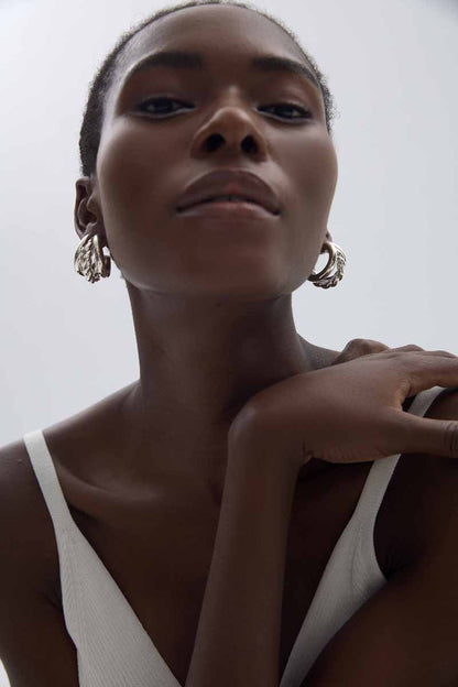 Elegant Rope Twist Gold-Plated Earrings – Modern Statement Hoops